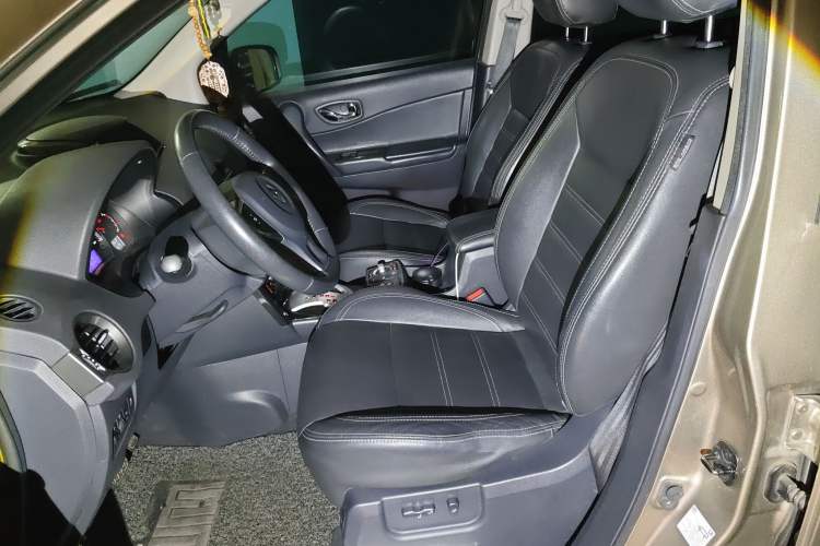 Used Renault Koleos 2012 2.5L 4x4 Comfort Edition with Navigation