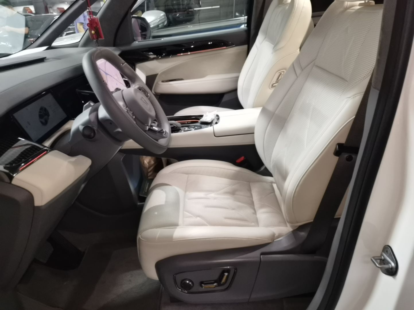 Zeekr 009 2024 7-Seater Aisle Version 108 kWh — снимка 17