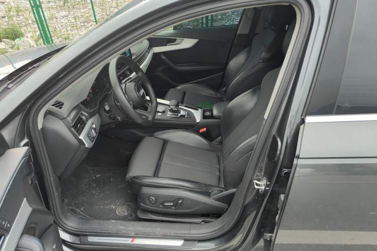 Used Audi A4L 2018 30th Anniversary Edition 45 TFSI quattro Sport model
