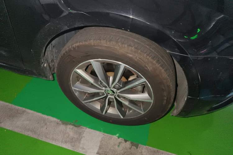Used Skoda Octavia 2017 1.6L Automatic Chuanxing Edition Right Front Wheel Hub