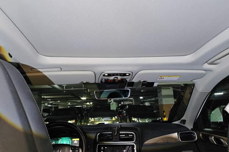 Used Lynk & Co 01 2019 2.0T Two-Wheel-Drive Pro Version China VI Standard Headliner