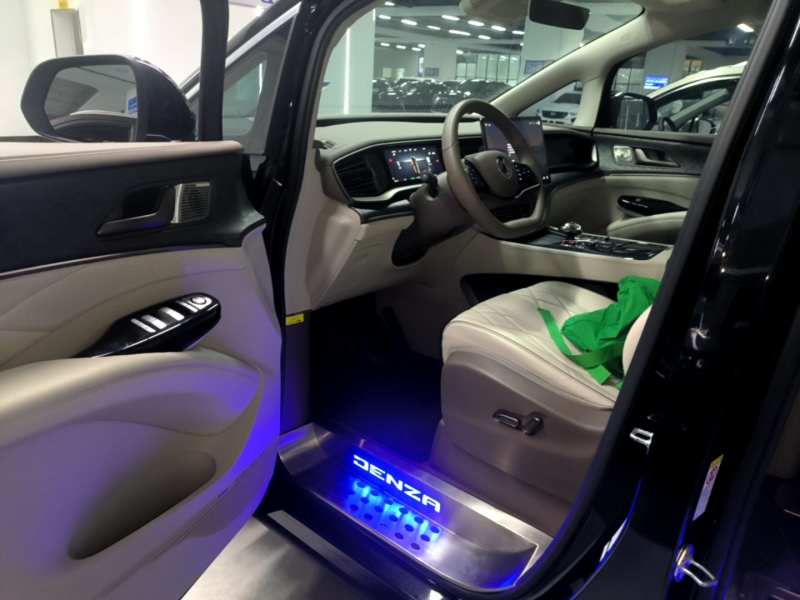 Used Denza D9 2022 DM-i 945 Luxury Model — 15