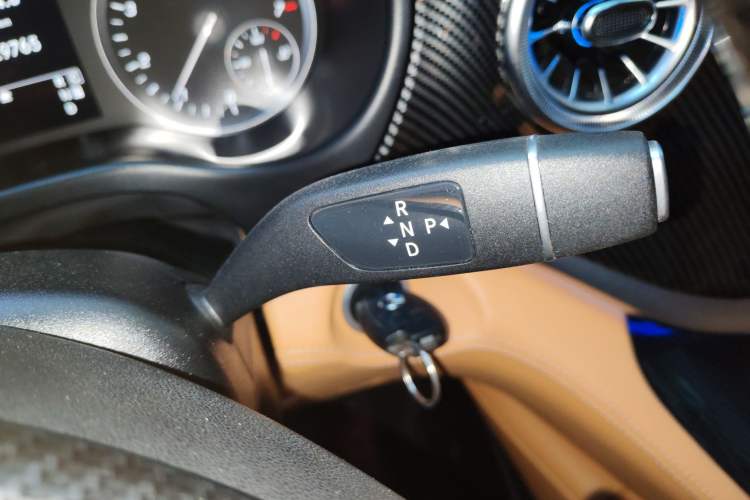 Used Mercedes-Benz Vito 2021 2.0T Business Version 7 Seats Gear Lever