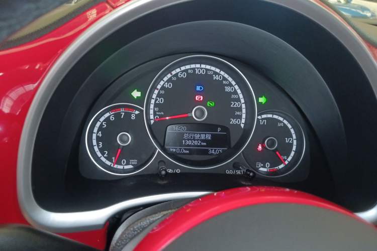 Used Volkswagen Beetle 2015 180TSI model
