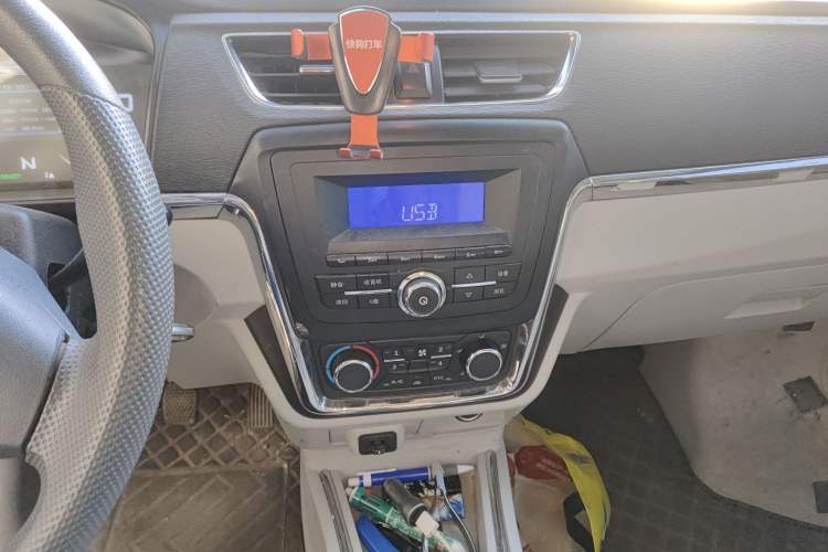 Used Sunlong DST 5 2021 All-Electric Van with 41.86 kWh Audio And AC Panel