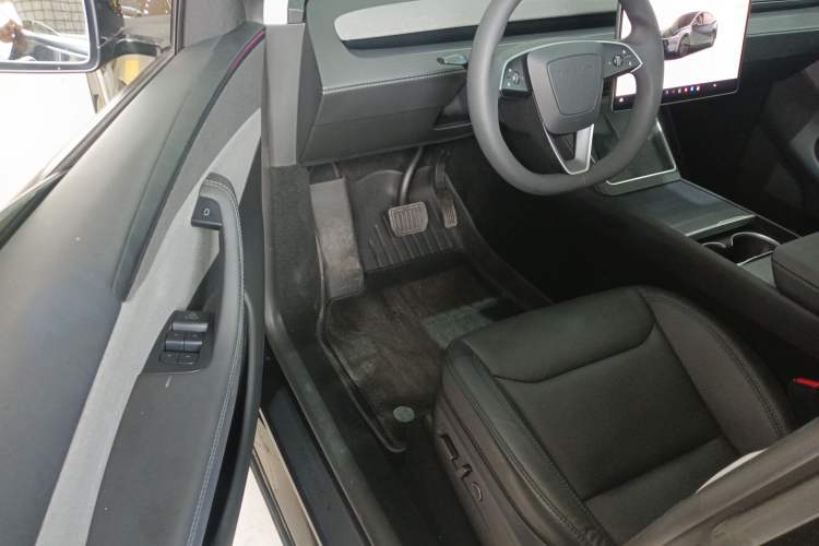 Used Tesla Model Y 2025 Rear-Wheel-Drive Version Driver Seat