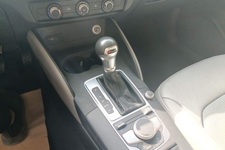 Used Audi A3 2018 30th Anniversary Edition Sportback 35 TFSI Fashion Model Gear Lever