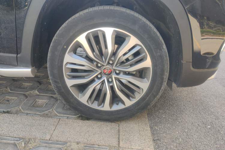 Used Roewe RX8 2018 30T Smart Connectivity All-Wheel Drive Supreme Edition Right Front Wheel Hub