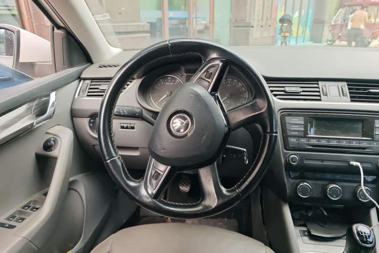 Used Skoda Octavia 2015 1.6L Manual Yijun Edition Steering Wheel