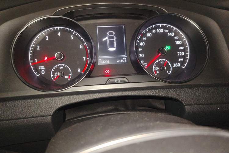 Used Volkswagen Golf 2016 230TSI Automatic Luxury Version Instrument Cluster