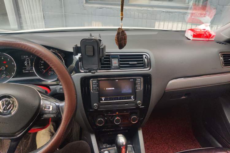 Used Volkswagen Sagitar 2018 280TSI DSG Comfort Model Audio And AC Panel