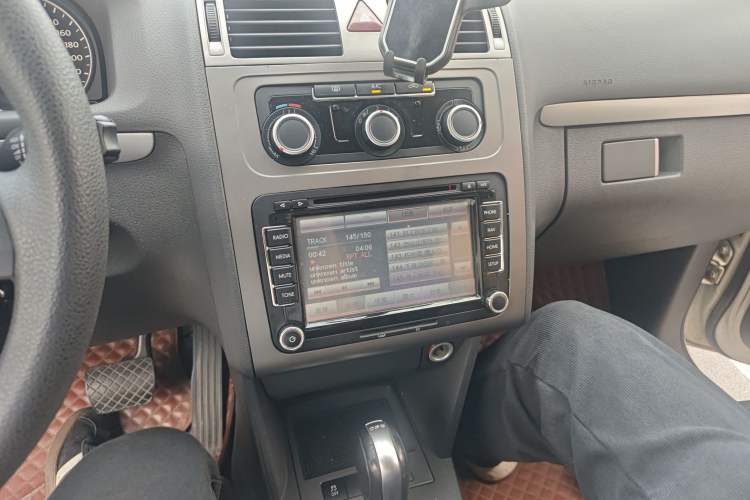 Used Volkswagen Touran 2013 1.4T DSG Comfort Edition 5-Seater Audio And AC Panel