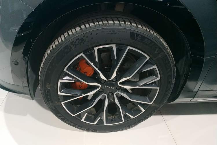 Used Zeekr 7X 2025 100 kWh Long-Range Rear-Wheel Drive with Intelligent Driving Features