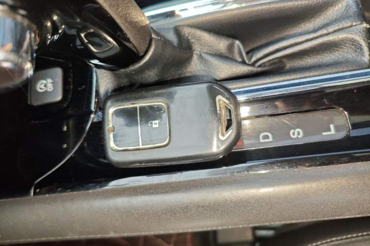 Used Honda Vezel 2017 1.8L CVT Front-Wheel Drive Pioneer Edition Vehicle Key