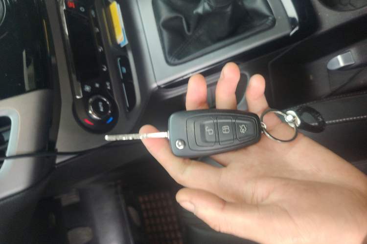 Used Ford Focus 2012 Sedan 1.6L Manual Fashion Edition