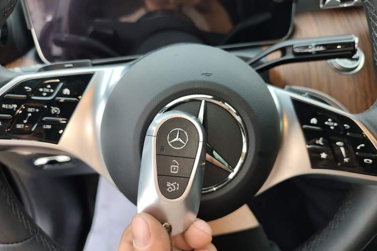 Used Mercedes-Benz C-Class 2022 Facelift C 260 L Interior 1