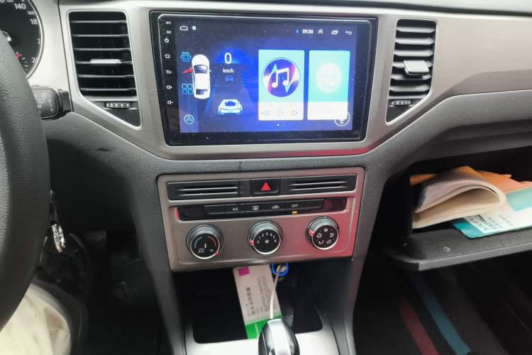 Used Volkswagen Golf Sportsvan 2018 1.6L Automatic Comfort Model Audio And AC Panel