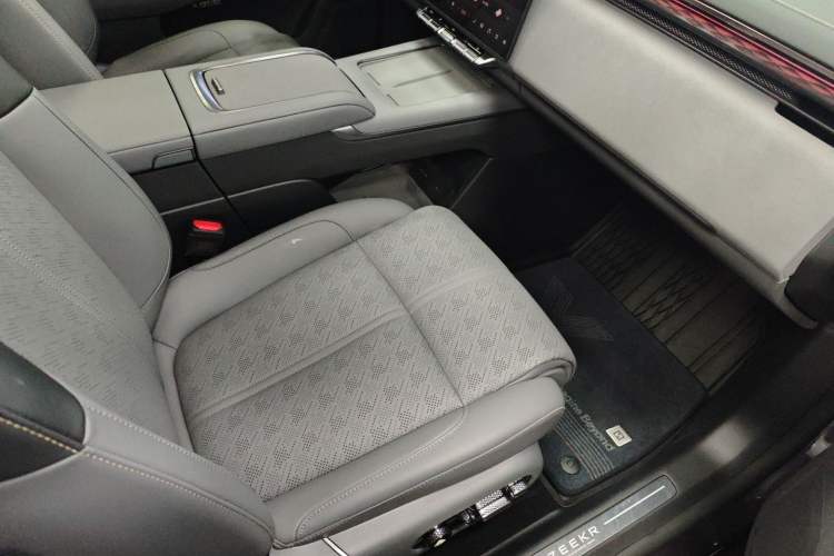 Used Zeekr 7X 2025 100kWh Long-Range All-Wheel Drive Intelligent Driving Version Right Front Seat