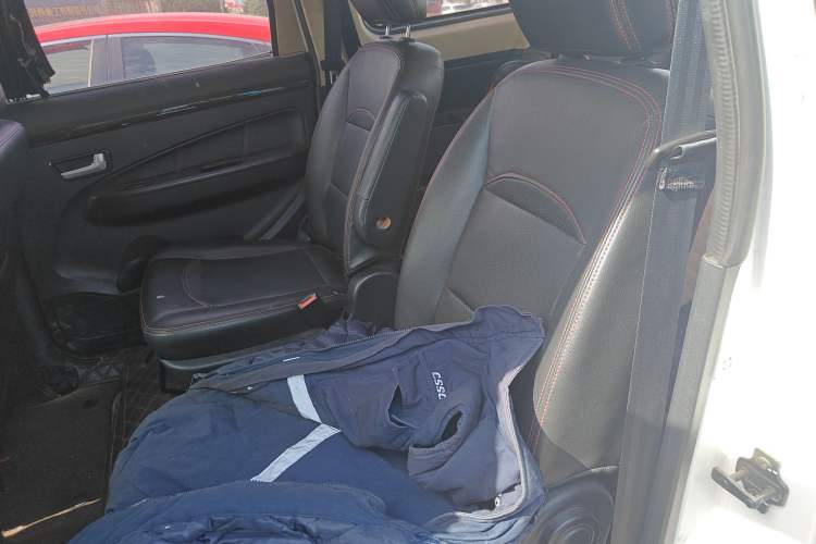 Used Dongfeng Fengon 360 2015 1.5L Manual Luxury 7-Seater China IV Standard
