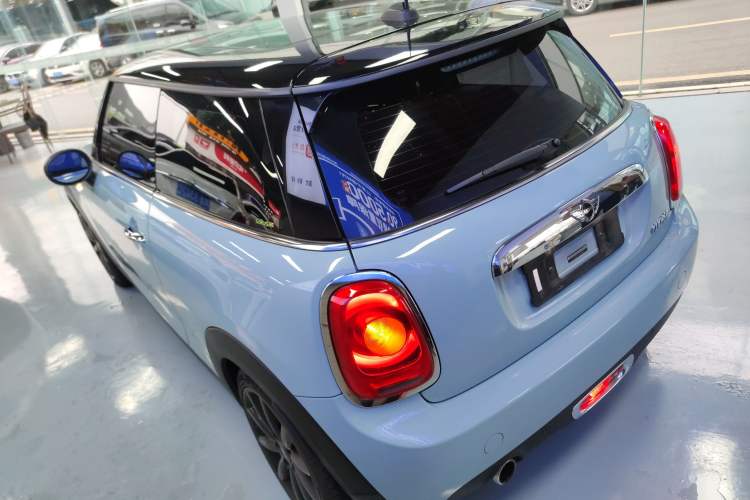 Used MINI MINI 2017 1.5T COOPER Limited Edition in Ice Blue