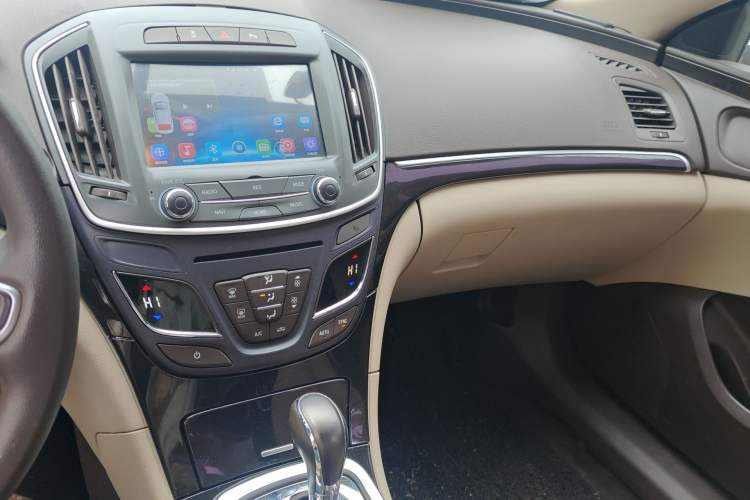 Used Buick Regal 2015 2.0L Leading Fashion Edition Audio And AC Panel