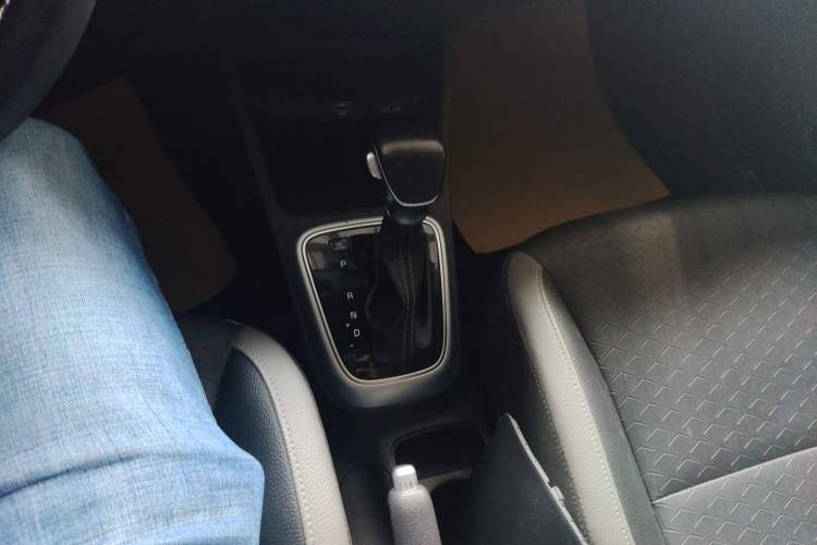 Used Kia kx1 Stonic 2019 1.4L Automatic Fun Edition China V Standard Gear Lever