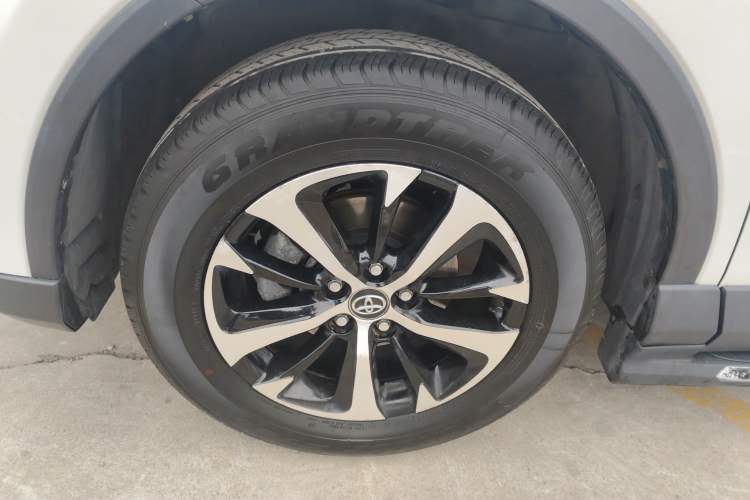 Used Toyota RAV4 2018 2.0L CVT Two-Wheel Drive Fashion X Edition