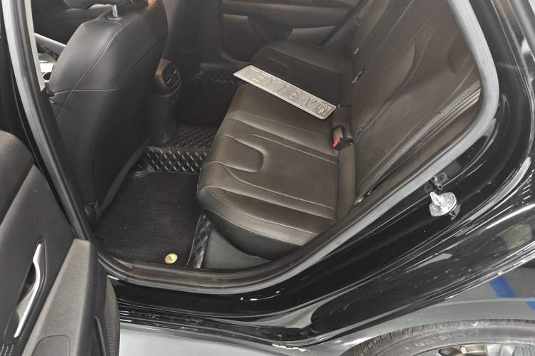 Used Hyundai Elantra 2022 1.5L CVT LUX Black Knight Limited Edition
