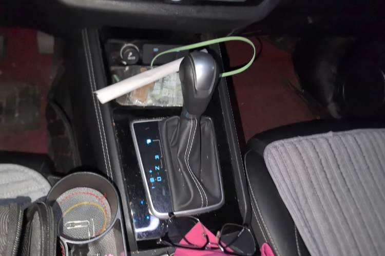 Used BYD Song 2019 1.5TI Automatic Smart Connect Luxurious Edition Gear Lever