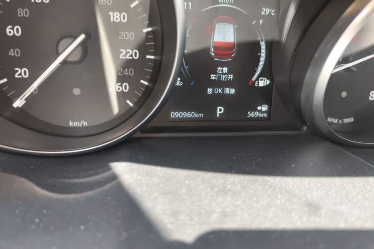 Used Land Rover Range Evoque 2018 240 PS SE Smart Brilliance Edition Odometer Close Up