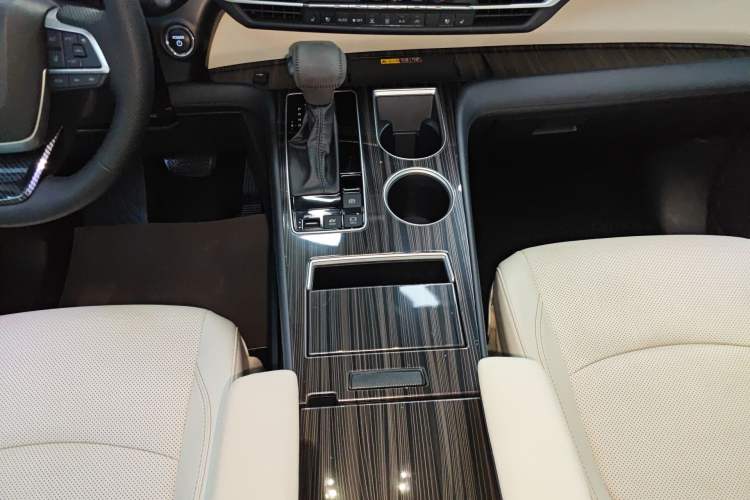 Used Toyota Granvia 2024 2.5L Hybrid Prestige ULTRA Edition
