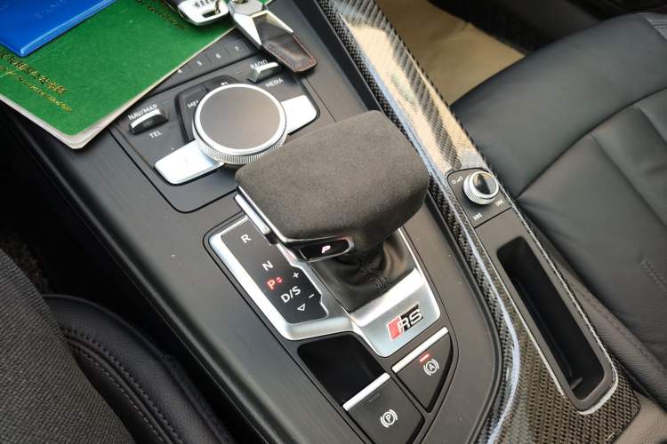 Used Audi A4L 2019 40 TFSI Fashion Version China V Gear Lever