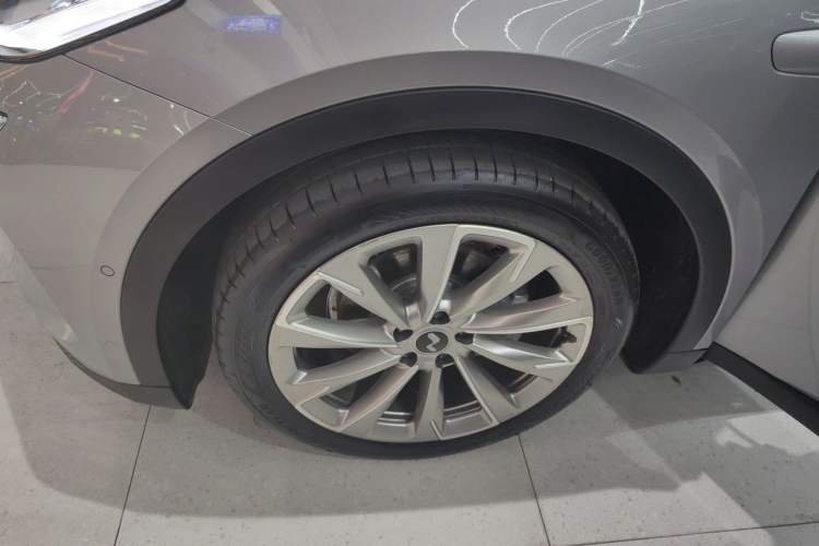 Used ONVO L60 2025 Model—60 kWh Rear-Wheel-Drive Version Left Front Wheel Hub