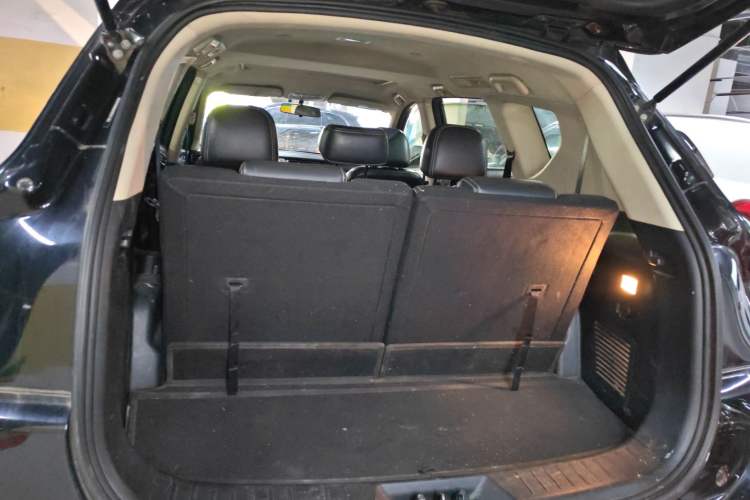 Used Dongfeng Fengon 580 2016 1.5T Manual Luxury Edition Trunk