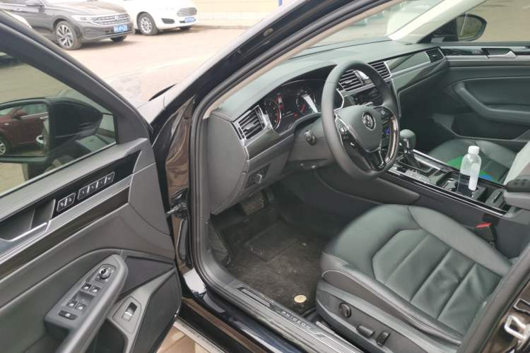 Used Volkswagen Phideon 2019 380TSI Two-Wheel Drive Business Edition China VI Standard
