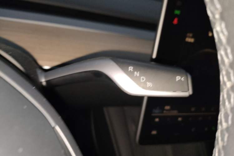 Used Tesla Model Y 2022 Revised Version Rear-Wheel Drive Gear Lever