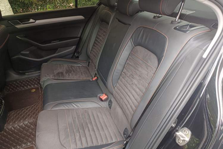 Used Volkswagen Magotan 2021 330TSI DSG 30th Anniversary Edition Left Rear Seat