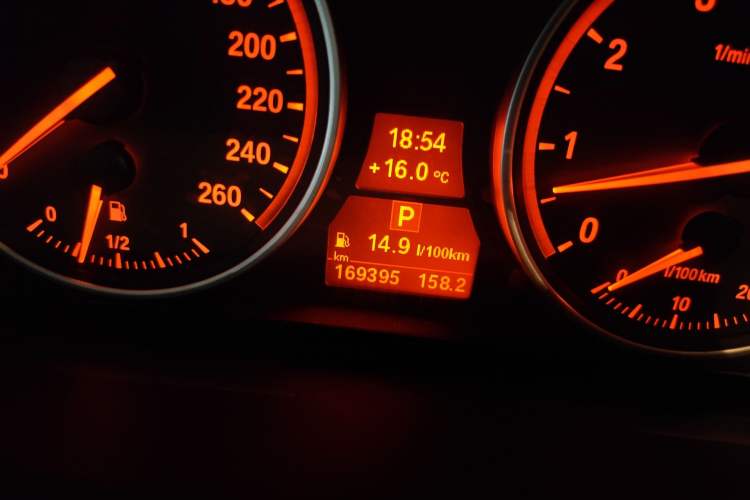 Used BMW X5 2013 xDrive35i Leading Model Odometer Close Up