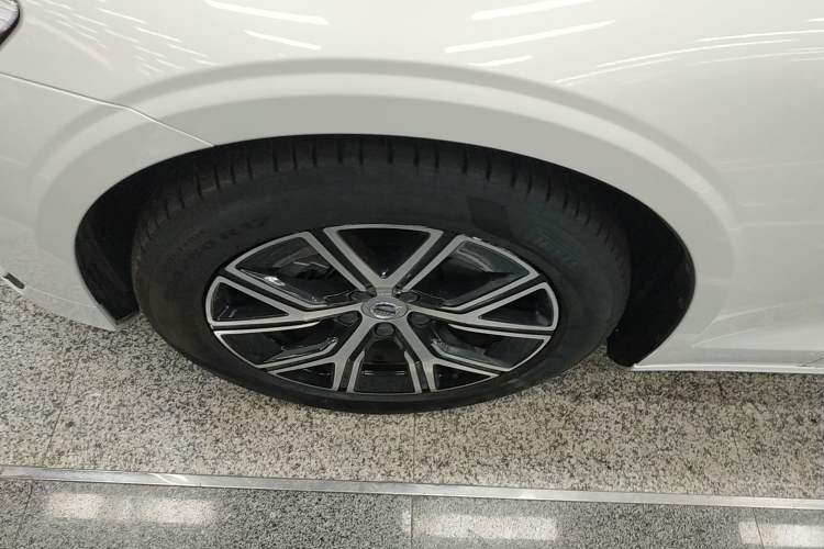 Used Volvo S60 2024 B4 Zhiyi Luxury Edition