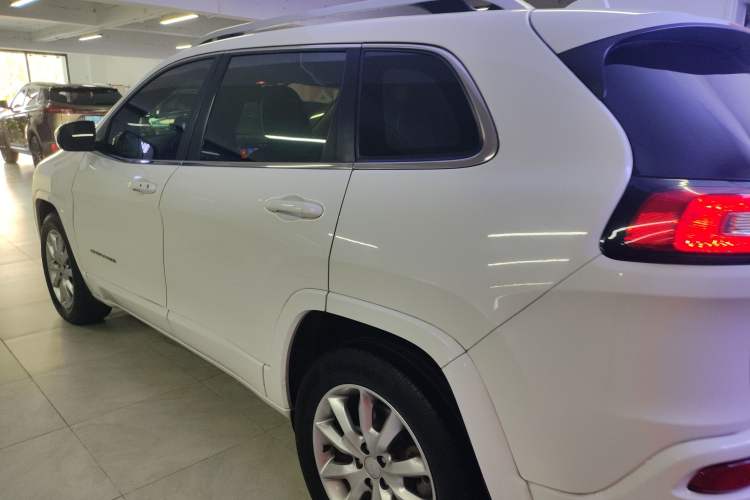 Used Jeep Cherokee 2017 2.4L Professional Edition