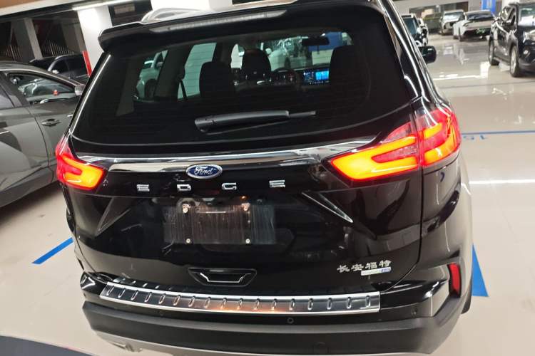 Used Ford Edge 2021 PLUS EcoBoost 245 Two-Wheel-Drive Platinum Edition 5 Seats
