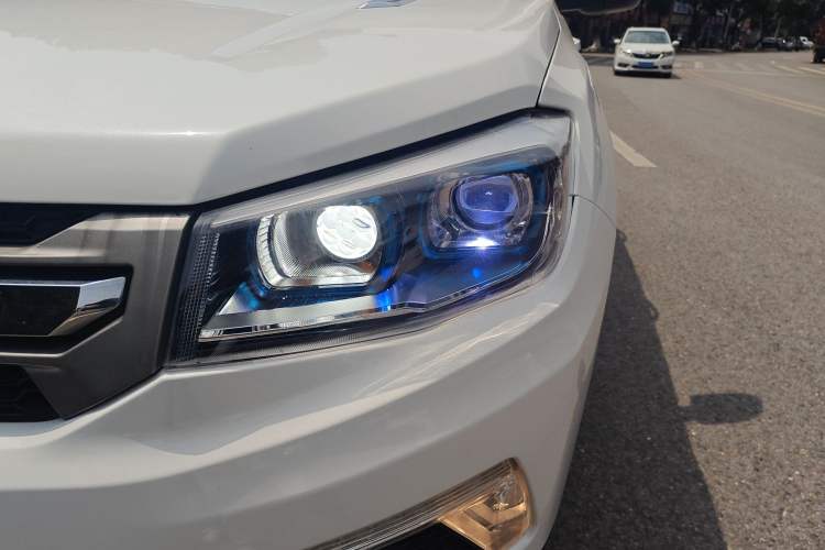 Used CHANGAN CS75 2017 Shangkui Edition 1.5T Automatic Fengyue Model Left Front Headlight