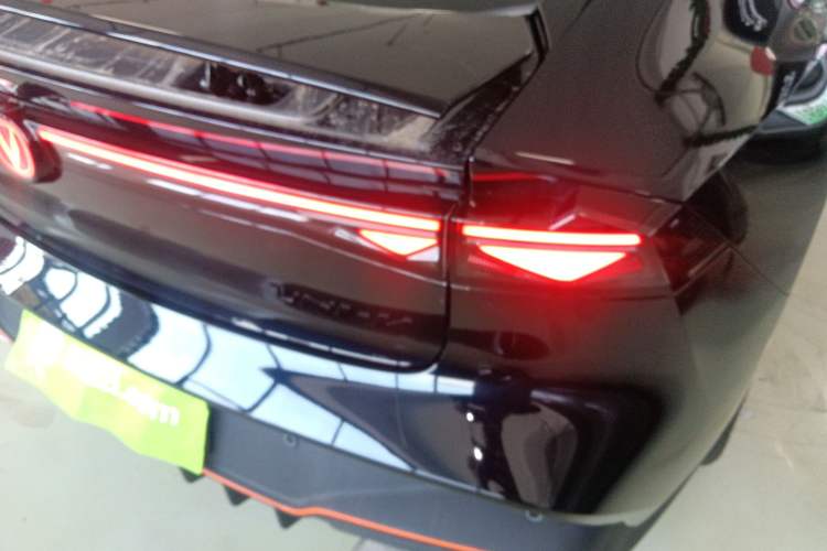 Used CHANGAN UNI-V 2025 Model Third-Generation 2.0T Dynamic Edition
