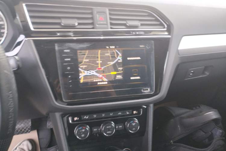 Used Volkswagen Tiguan L 2019 Revised 330TSI Automatic Two-Wheel Drive Smart & Luxury Edition China VI Standard Audio And AC Panel