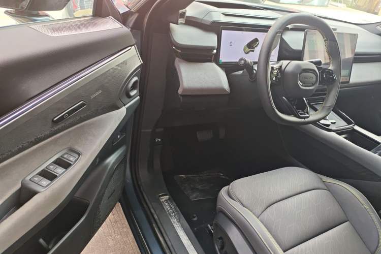 Used Lynk & Co 08 EM-P 2025 245km Ultra-Long Range Halo
