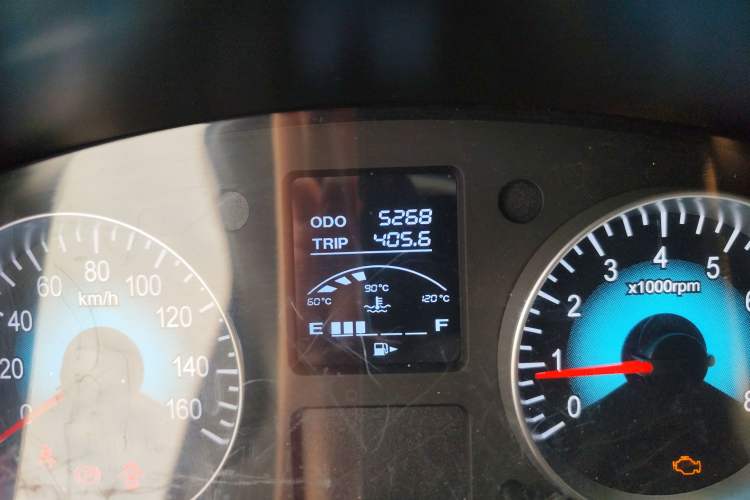 Used Jinbei New Hiace X30L 2024 Wealth Edition Van 2/5 Seats Front-Mounted Air Conditioning Odometer Close Up