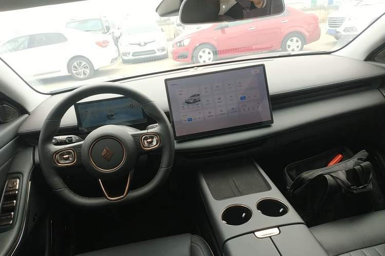 Used Baojun Enjoy 2025 Plug-in Hybrid 140km Luxury Edition
