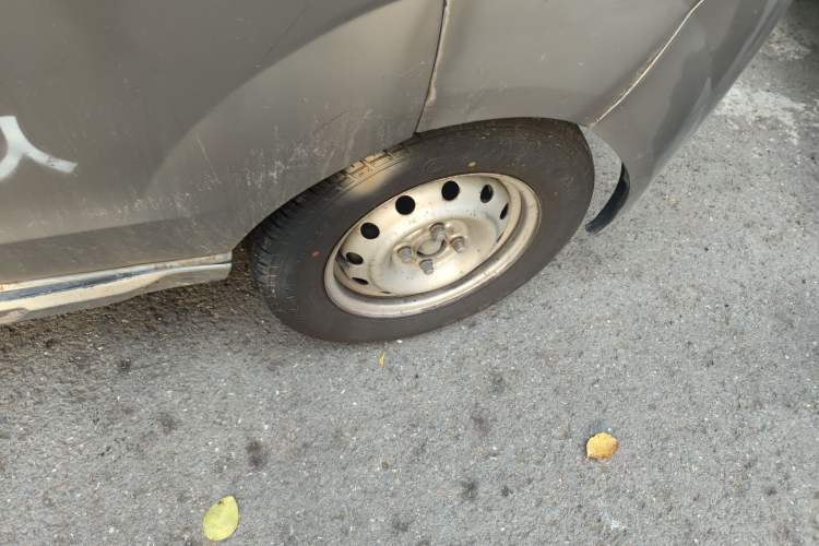 Used Jinbei New Hiace X30L 2018 1.5L Wealth Edition DLCG14 Right Front Wheel Hub