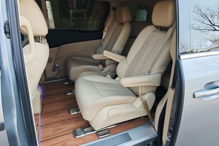 Used Buick GL8 2023 Facelifted Land Cruiser Executive Luxury Version