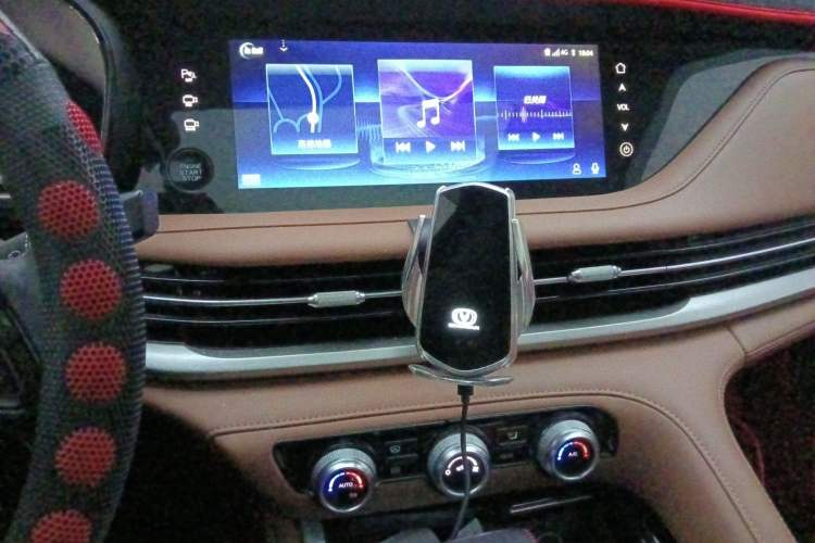 Used CHANGAN CS95 2021 2.0T Two-Wheel Drive Luxury Version Audio And AC Panel